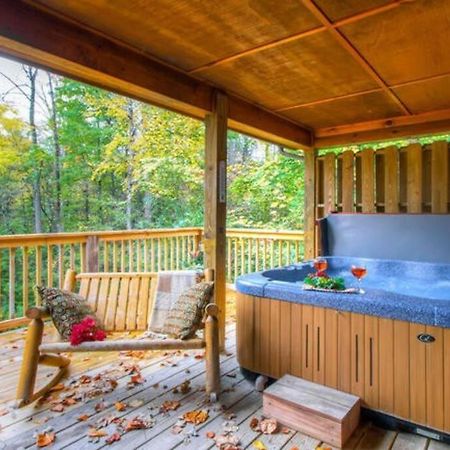 Villa Great Location Pool Table Hot Tub Gatlinburg Exterior foto