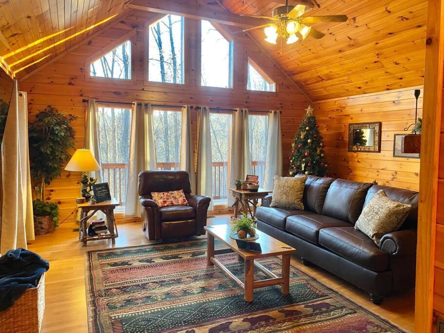 Villa Great Location Pool Table Hot Tub Gatlinburg Exterior foto