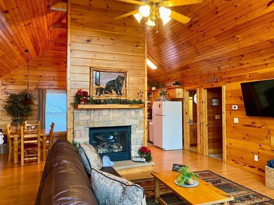 Villa Great Location Pool Table Hot Tub Gatlinburg Exterior foto